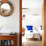 Puerto Chico 8 *